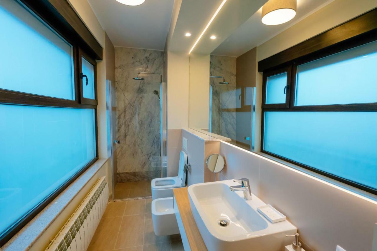 Arbans Cosy Modern Apartment In The City Center Bukares Bagian luar foto